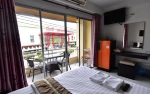 Standard with Balcony | In-room safe, individually decorated, desk, soundproofing - CK Residence (Pattaya)