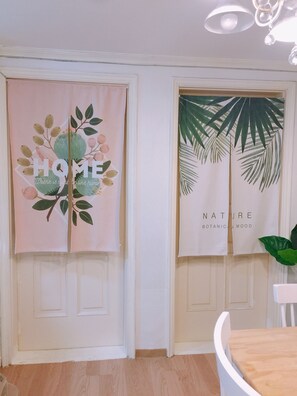 Habitación, varias camas | Zona de estar