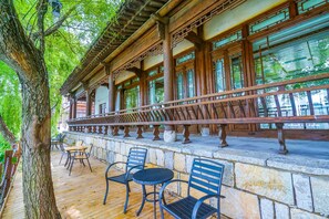 Exterior detail - Yijie Holiday Hotel Taierzhuang Old Town (Zaozhuang)