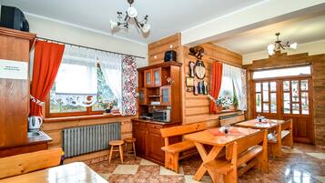 Daily buffet breakfast (PLN 15 per person)