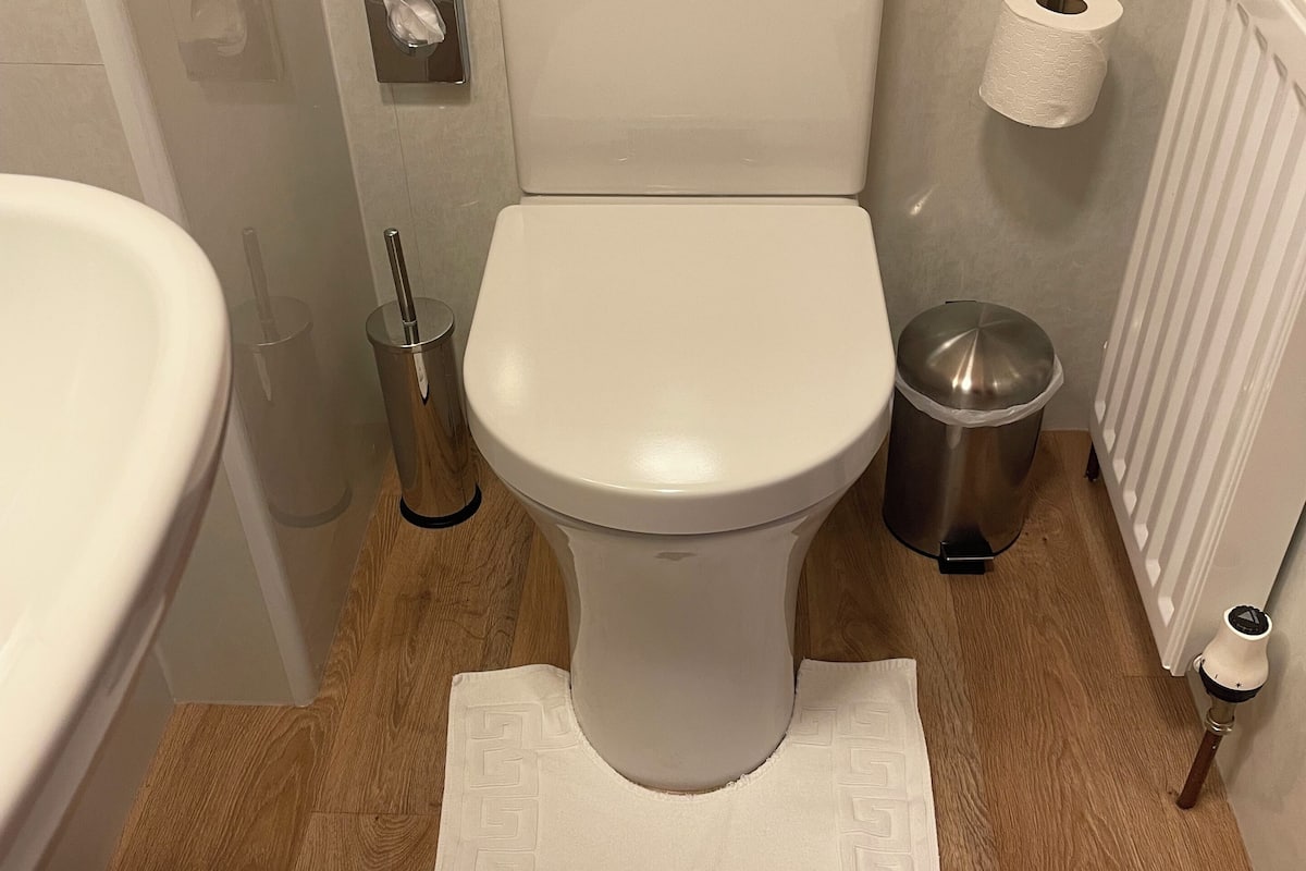 shower, towels, soap, shampoo