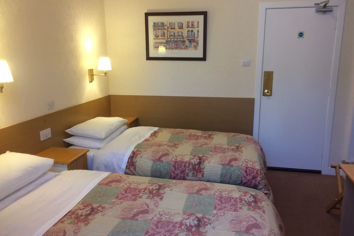 1 bedroom, individually decorated, individually furnished
