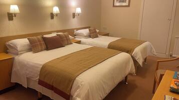 Family Room, Ensuite (Family Triple) | Individually decorated, individually furnished, blackout curtains