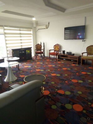 Executive lounge - Signatious Hotel and Suites Delta (Warri)