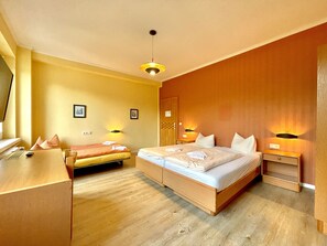 Basic Quadruple Room - Berghotel Rotstein (Reichenbach/Oberlausitz)