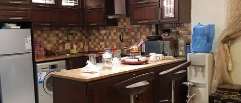 Apartment, 2 Bedrooms | Dapur peribadi | Peti sejuk, ketuhar gelombang mikro, ketuhar, dapur