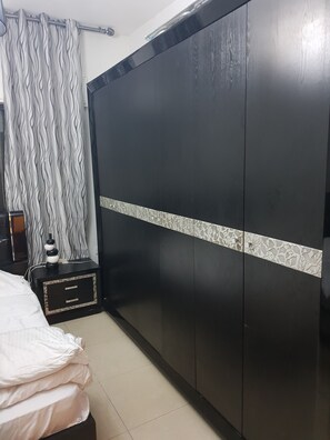 2 bedrooms, blackout curtains, bed sheets - Abdoun Hills Apartment (Amman)