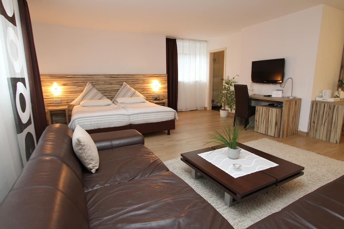 junior suite | minibar, desk, free cots/infant beds, free wifi