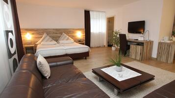 Junior suite | Een minibar, een bureau, gratis babybedden, gratis wifi