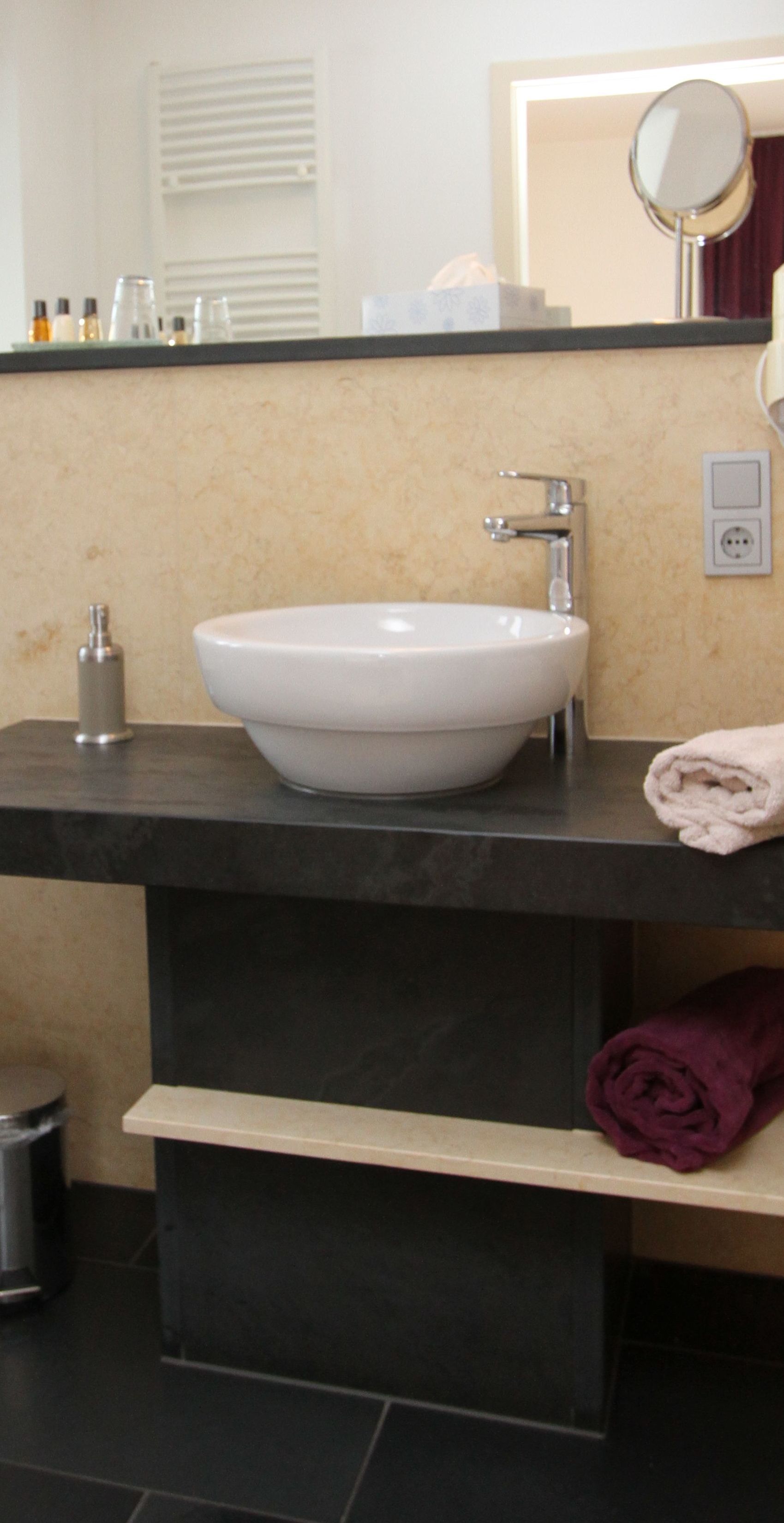 standard single room | bathroom amenities | shower, hair dryer, towels