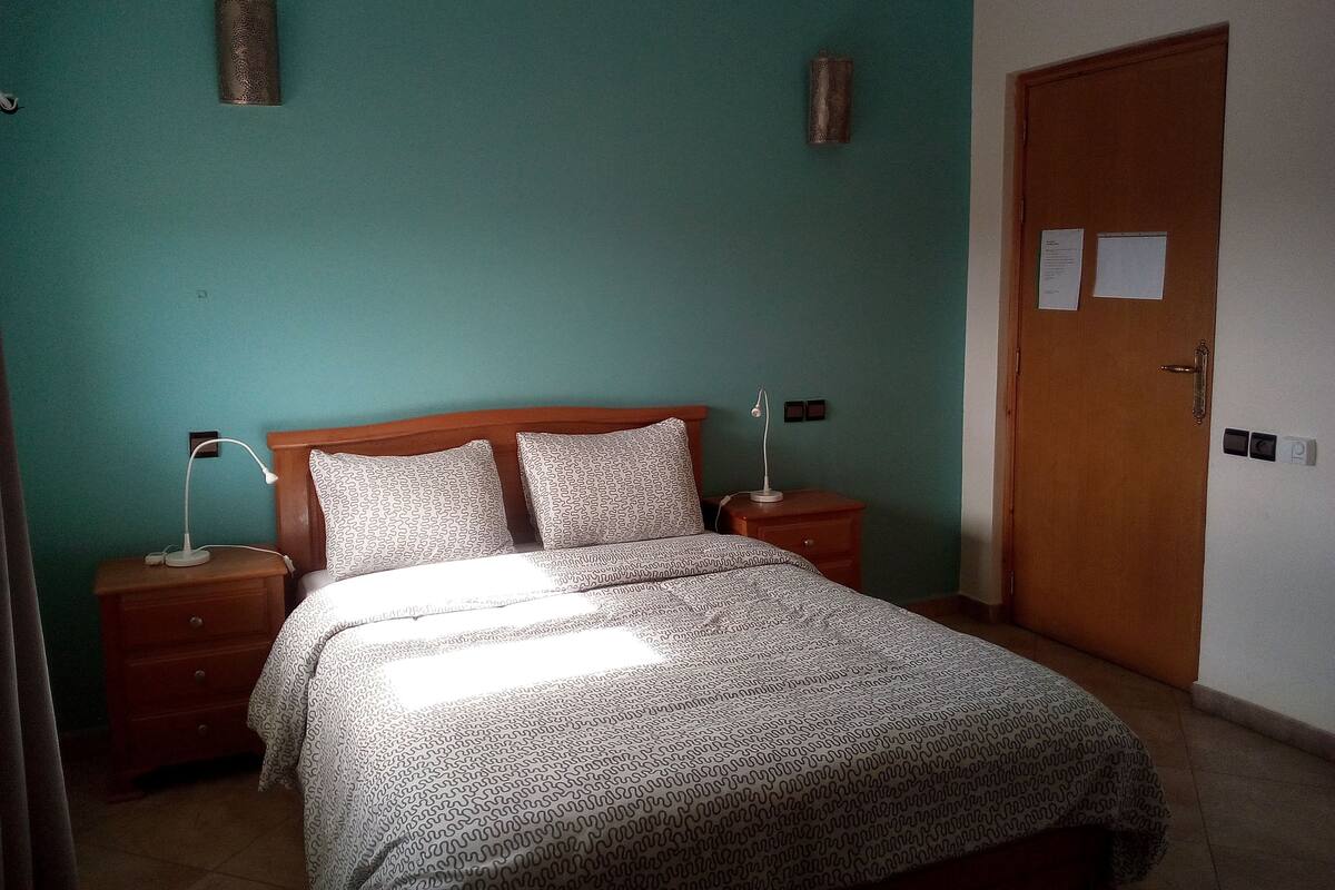 Iron/ironing board, free cots/infant beds, rollaway beds, bed sheets