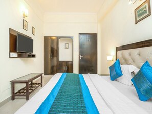 Deluxe Double or Twin Room, 1 King Bed, Smoking | Free WiFi - OYO 14245 Amitabh Guest house (New Delhi)