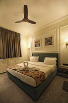 Suite Royal, 1 cama de matrimonio, no fumadores | Tabla de planchar con plancha