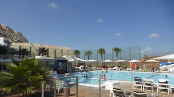 4 albercas al aire libre