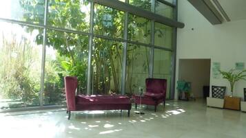 Lobby lounge