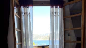 Doppel- oder Zweibettzimmer | Kostenlose Minibar, Zimmersafe, individuell dekoriert