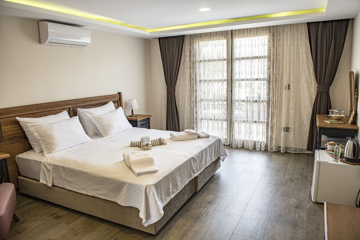 Melisa Room | Free minibar, in-room safe, individually decorated