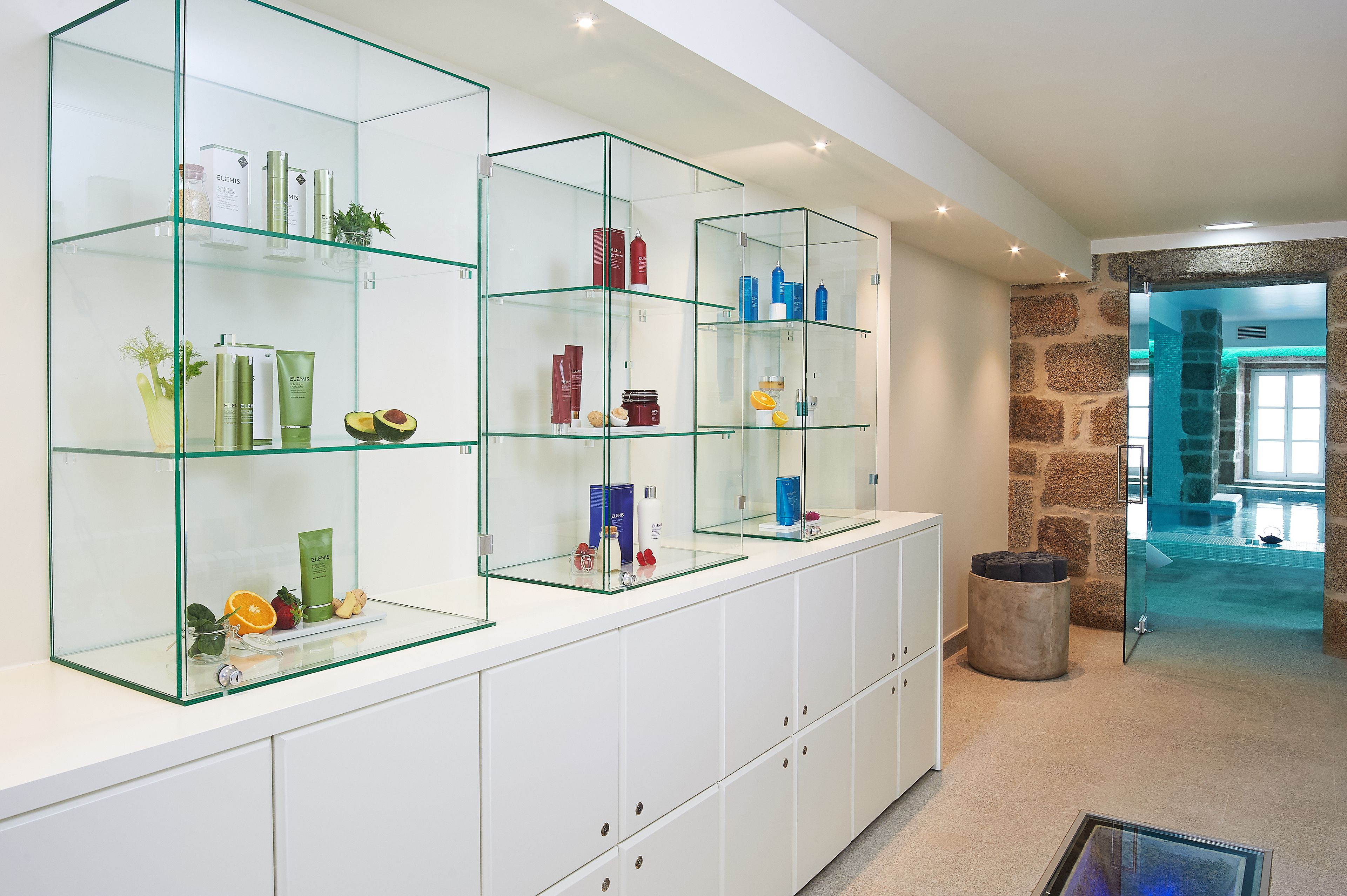 body treatments, body scrubs, 1 treatment room, massages