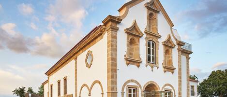 Mặt tiền nơi lưu trú