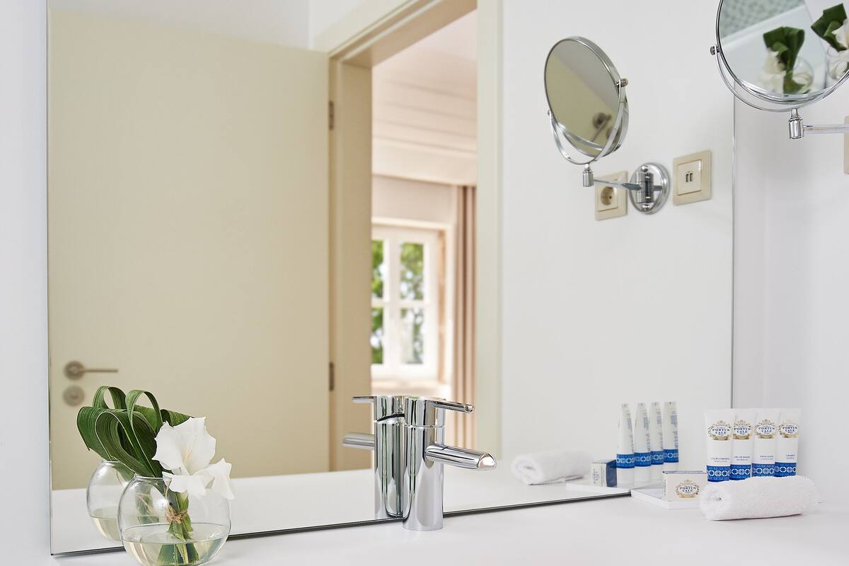 suite king deluxe | bathroom sink