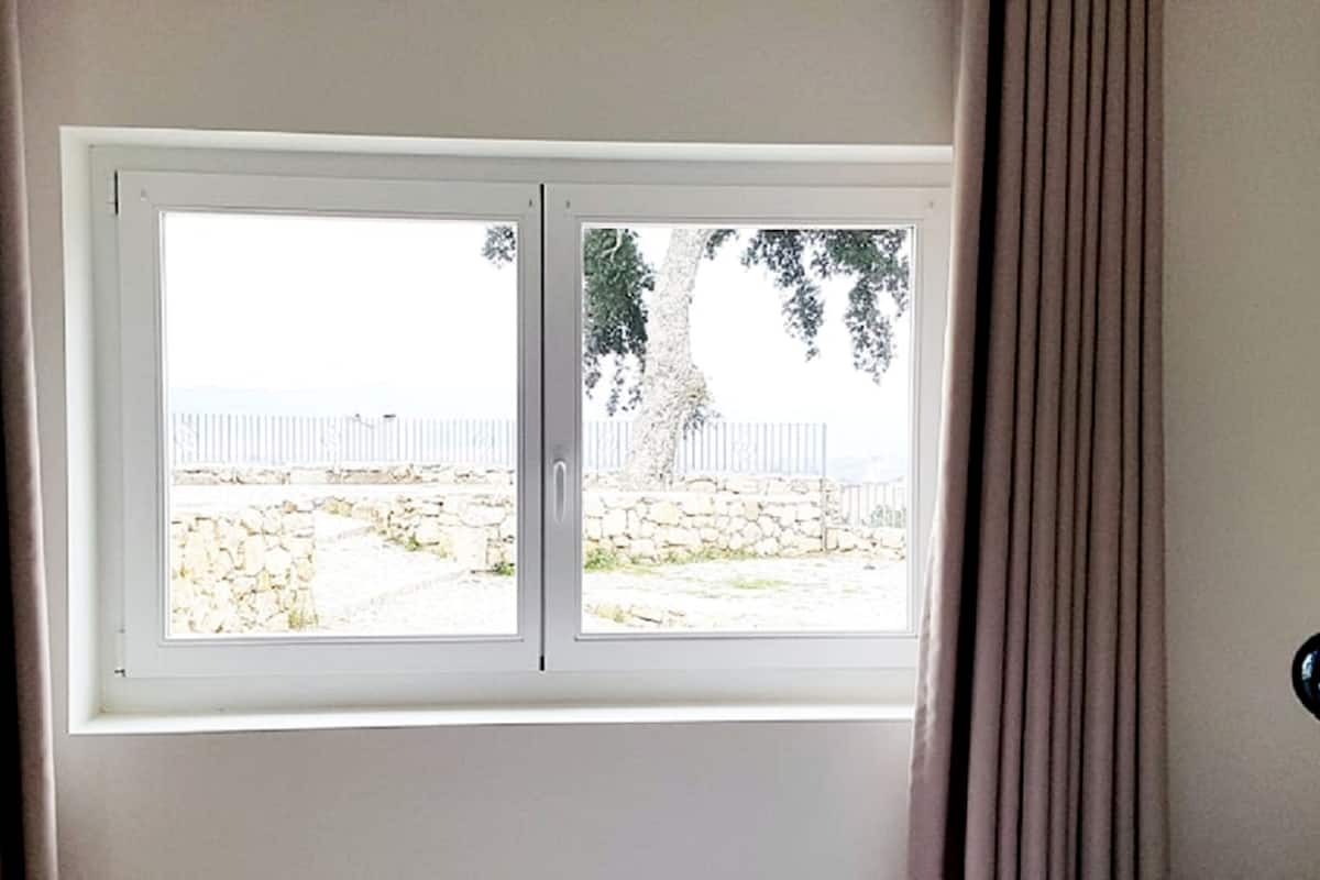 Villa Deluxe | Utsikt mot trädgården