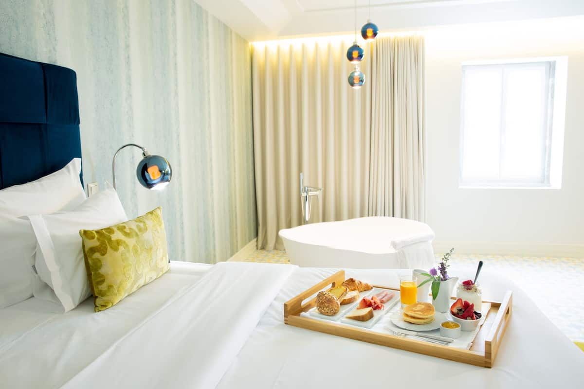 Suite King Deluxe | 1 sovrum, sängtillbehör av högsta kvalitet, duntäcken och minibar