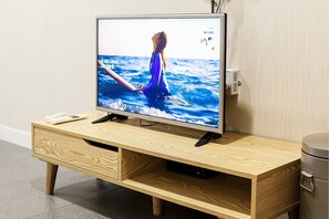 12 bedrooms, blackout curtains, iron/ironing board, free WiFi - MIHOJAE Hostel Busan (Busan)