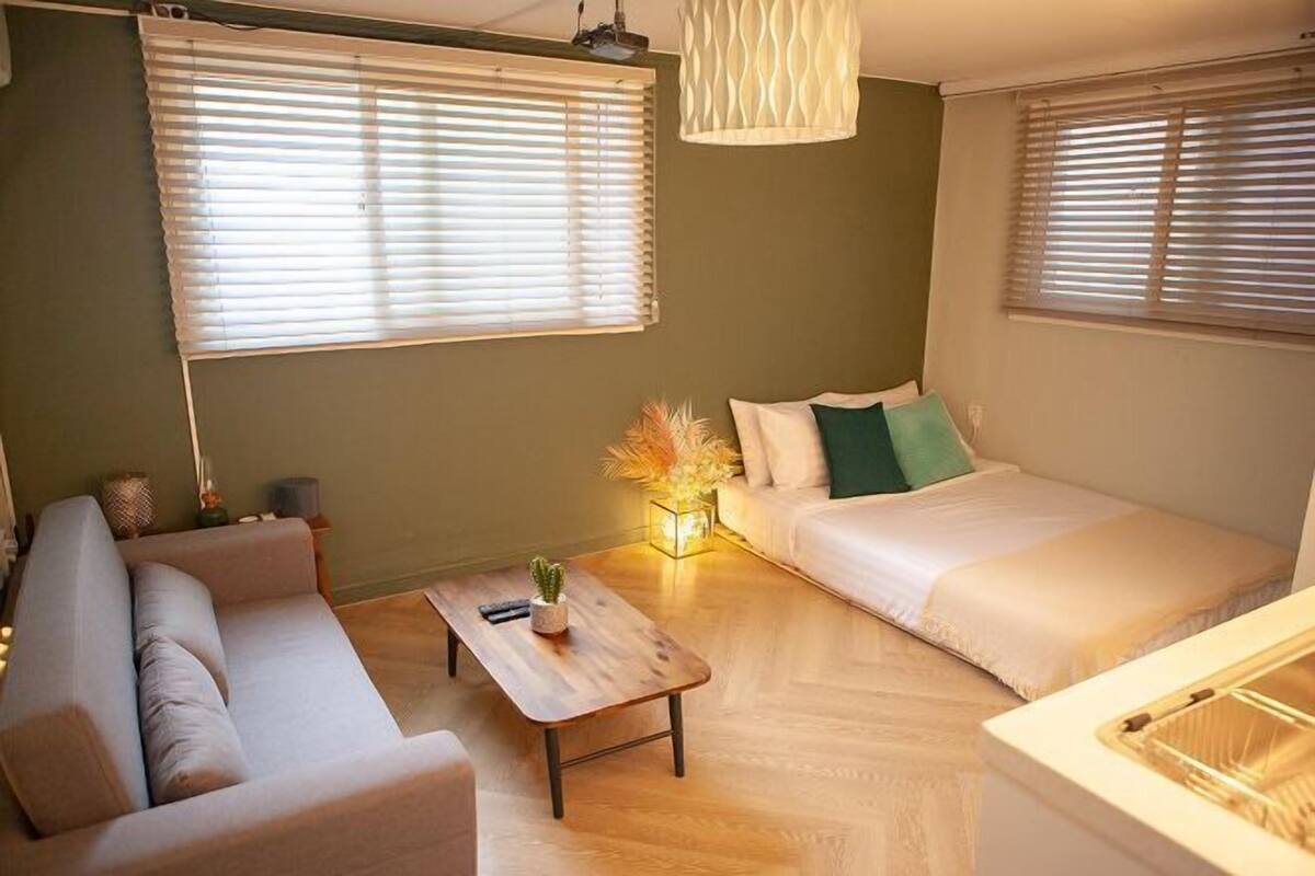 12 Schlafzimmer, Verdunkelungsvorhänge, Bügeleisen/Bügelbrett