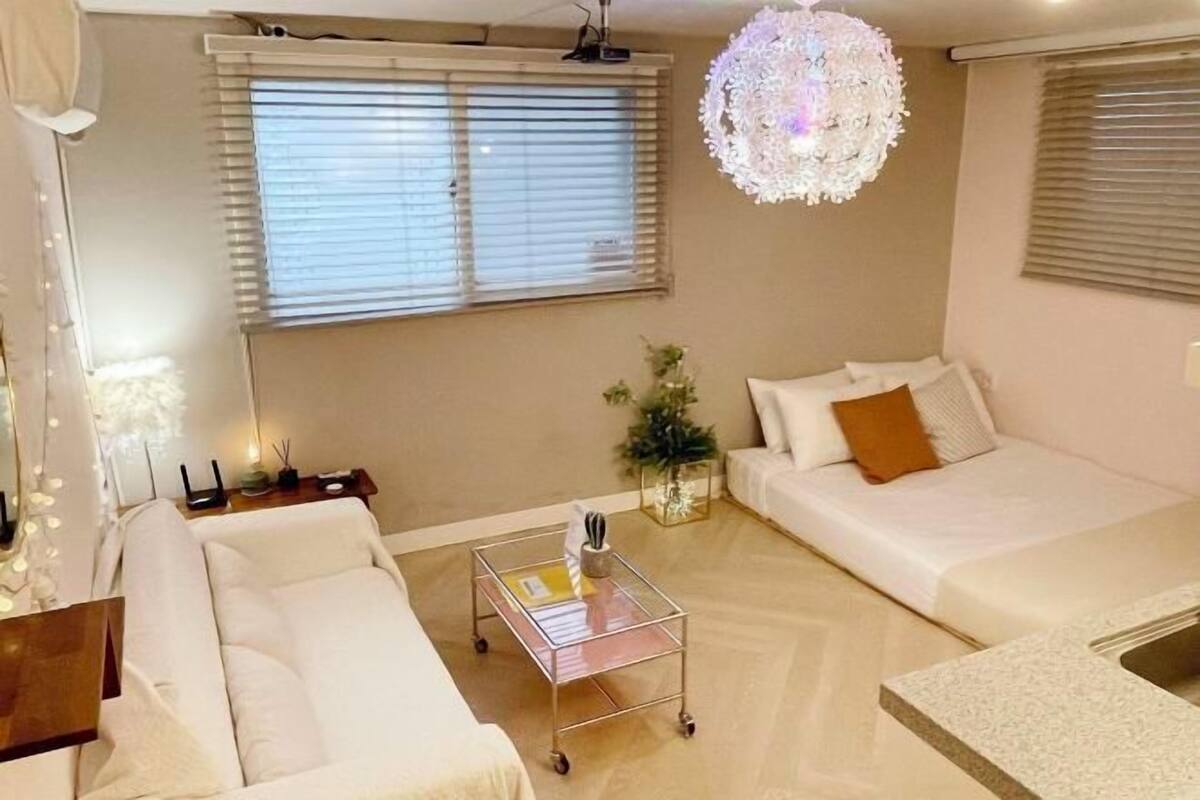 12 Schlafzimmer, Verdunkelungsvorhänge, Bügeleisen/Bügelbrett