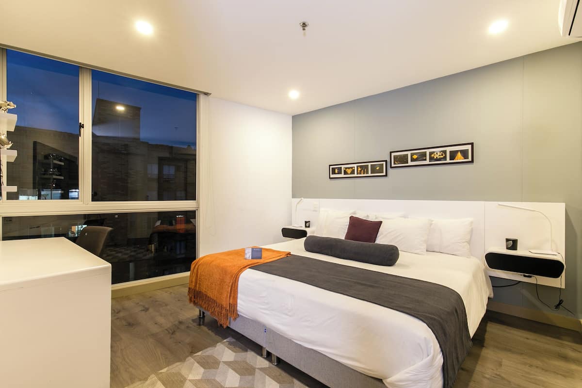 Deluxe Apartment 804 | 1 bedroom, premium bedding, pillowtop beds, in-room safe