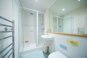Apartment, 2 Bedrooms (Vibrant City Centre) | Bathroom | Free toiletries, hair dryer, towels