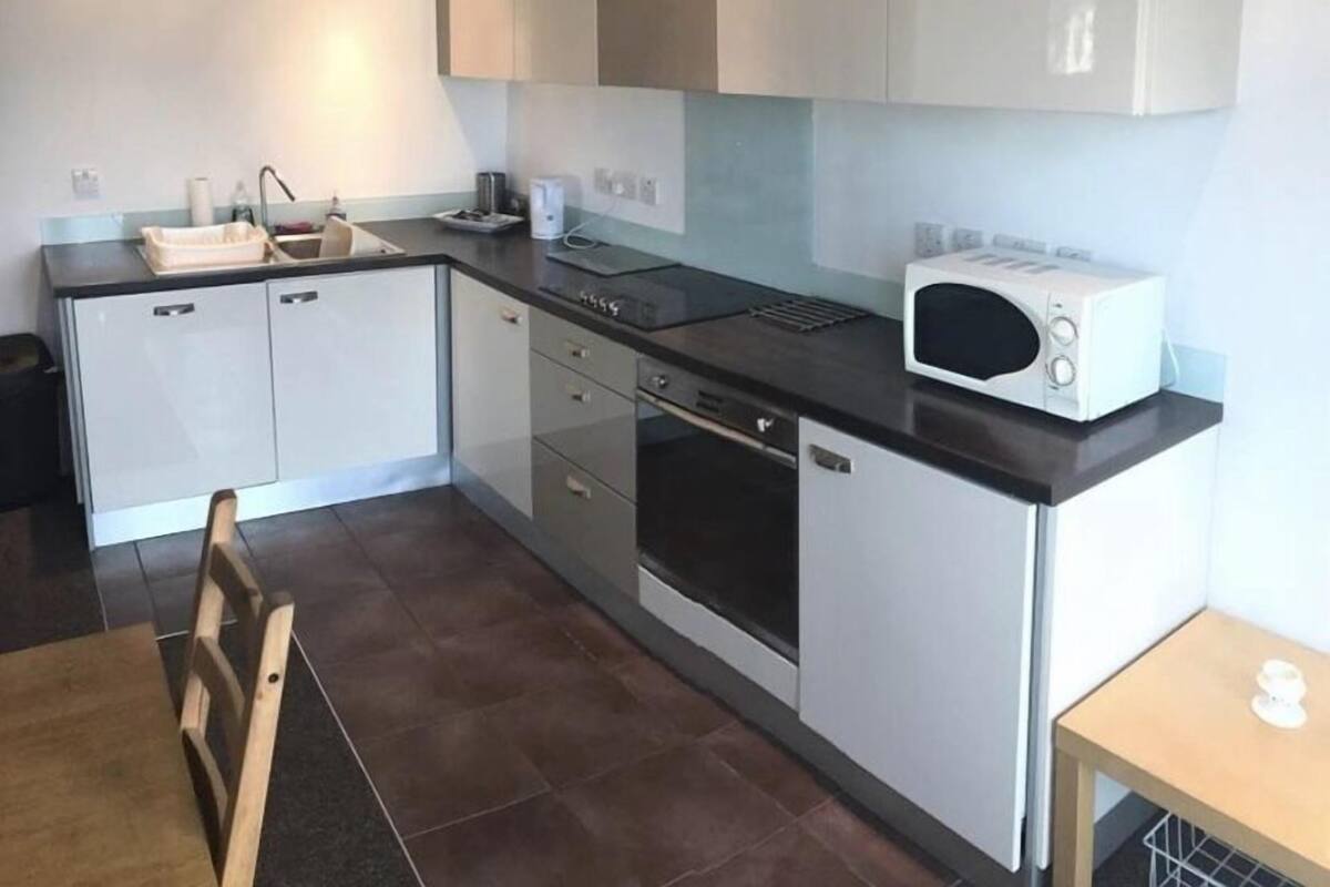 Apartment, 2 Bedrooms (Vibrant City Centre) | Private kitchen | Fridge, microwave, oven, stovetop