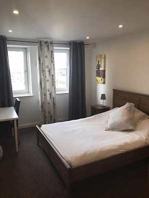 Apartment, 2 Bedrooms (Vibrant City Centre) | Free WiFi, bed sheets