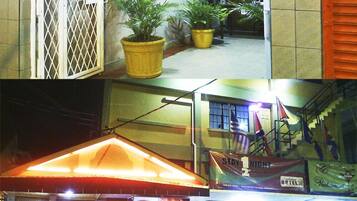 Fachada da propriedade à noite