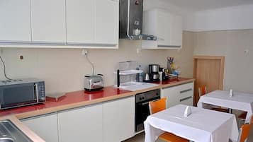 Free daily continental breakfast
