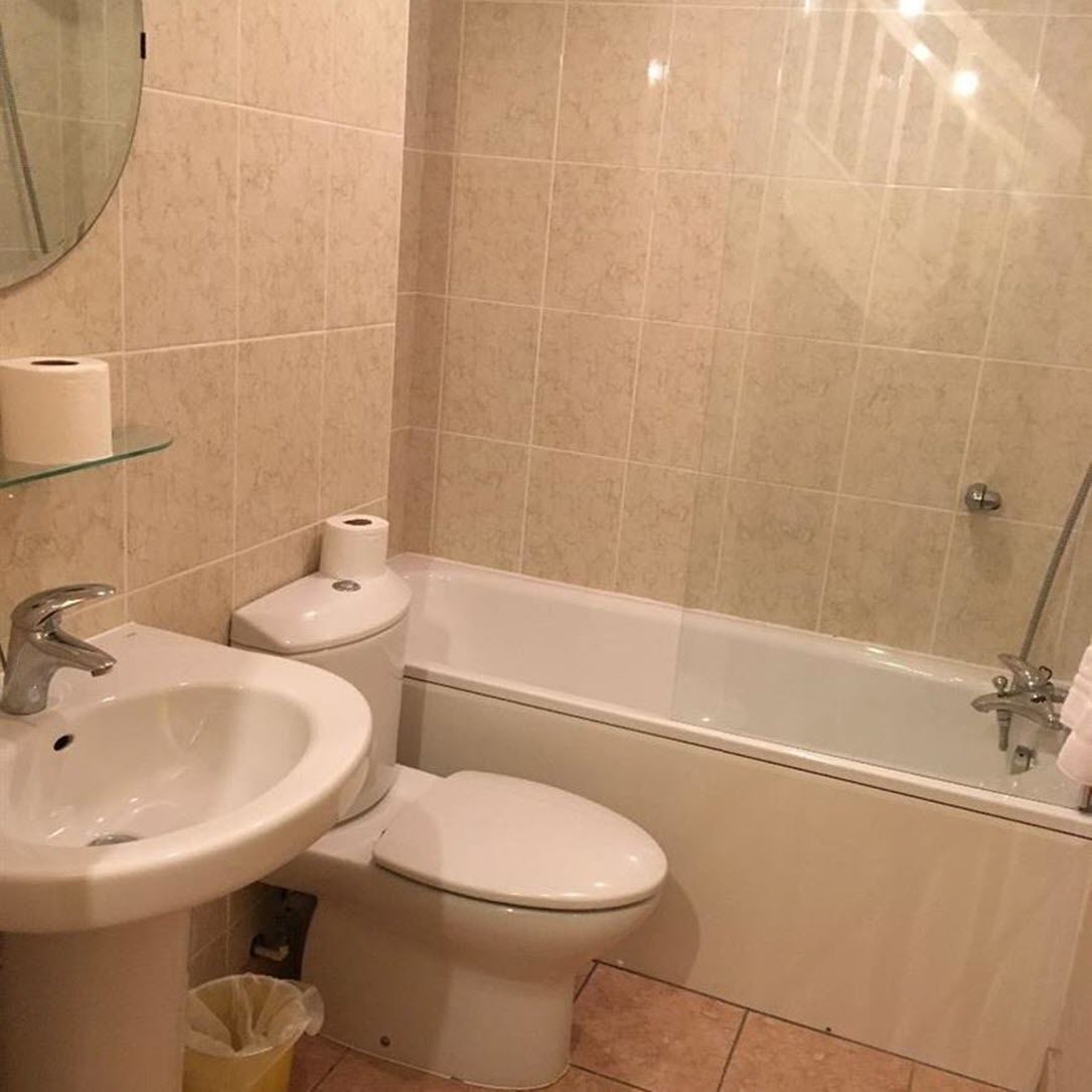 Apartment, 2 Bedrooms, 2 Bathrooms | Bathroom | Combined shower/tub, free toiletries, hair dryer, towels