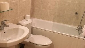 Apartment, 2 Bedrooms, 2 Bathrooms | Bathroom - Curzon Place (Gateshead)