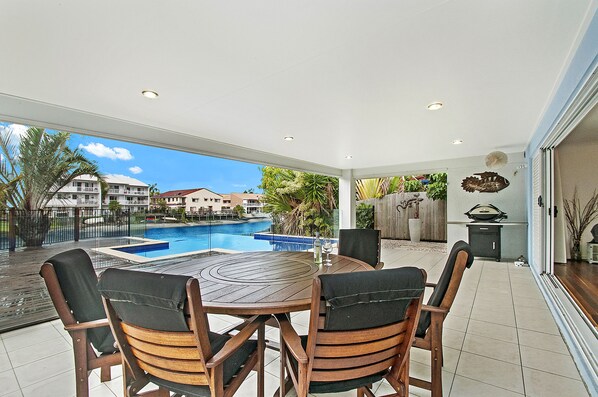 Outdoor dining