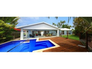 Outdoor pool - Balyarta 38 (Mooloolaba)