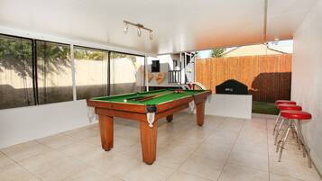 Standard Room | Living area | TV