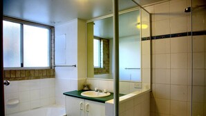 Unclassified image, 4 of 11, button - Beachside 2 (Mooloolaba)