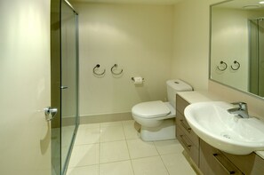 Standard Room | Bathroom