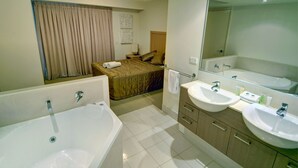 Standard Room | Bathroom | Hair dryer, towels - Cilento 103 (Mooloolaba)