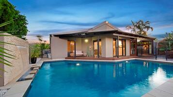 Kolam renang outdoor