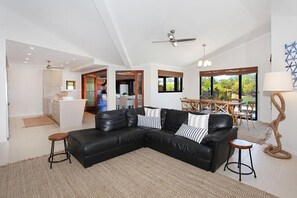 ห้องสแตนดาร์ด | บริเวณนั่งเล่น | ทีวี