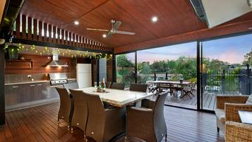 Tempat makan outdoor