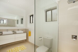 Bathroom - Coppabella 46a (Mooloolaba)