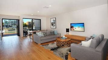 Standard Room | Living area | TV