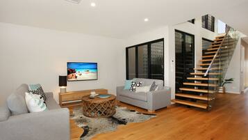 Standard Room | Living area | TV