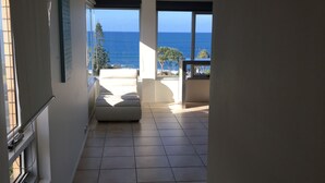 Standard Room | Living area | TV - Headlands 24 (Alexandra Headland)